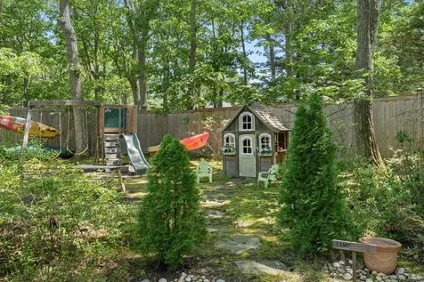 22 Spring Lane Sag Harbor NY 11963