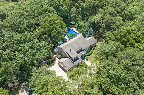 22 Spring Lane Sag Harbor NY 11963