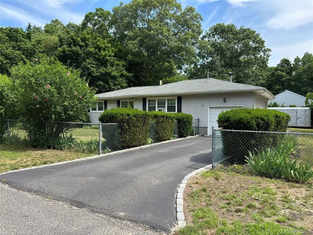 72 Fanning Boulevard Riverhead NY 11901