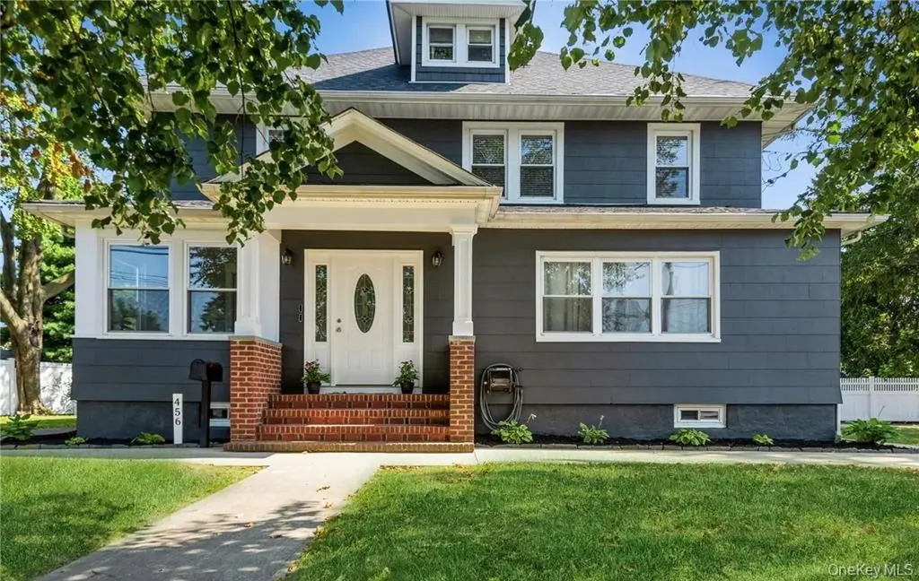 456 S Wellwood Avenue Lindenhurst NY 11757