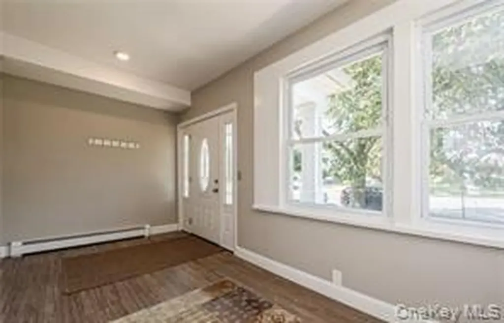 456 S Wellwood Avenue Lindenhurst NY 11757