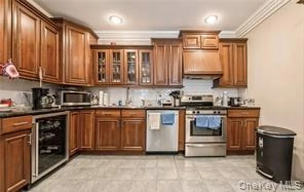 456 S Wellwood Avenue Lindenhurst NY 11757