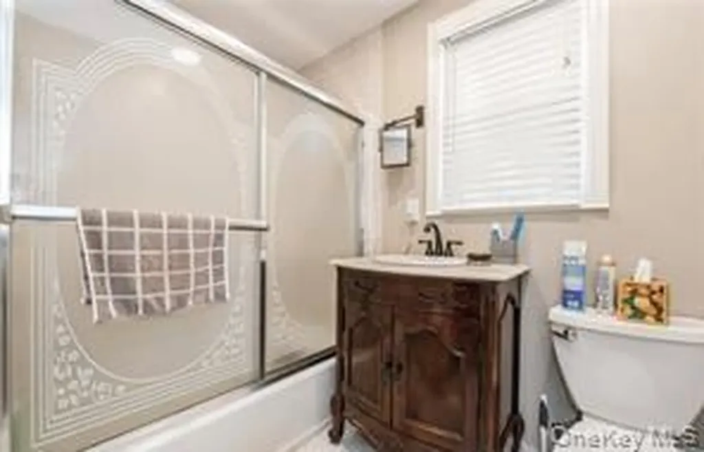 456 S Wellwood Avenue Lindenhurst NY 11757
