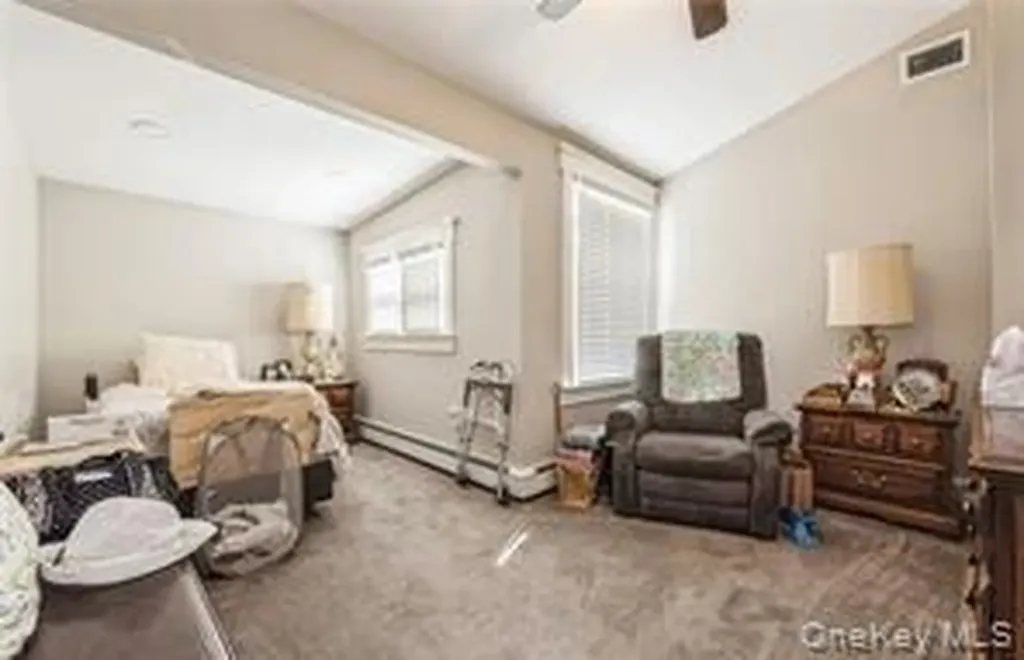 456 S Wellwood Avenue Lindenhurst NY 11757