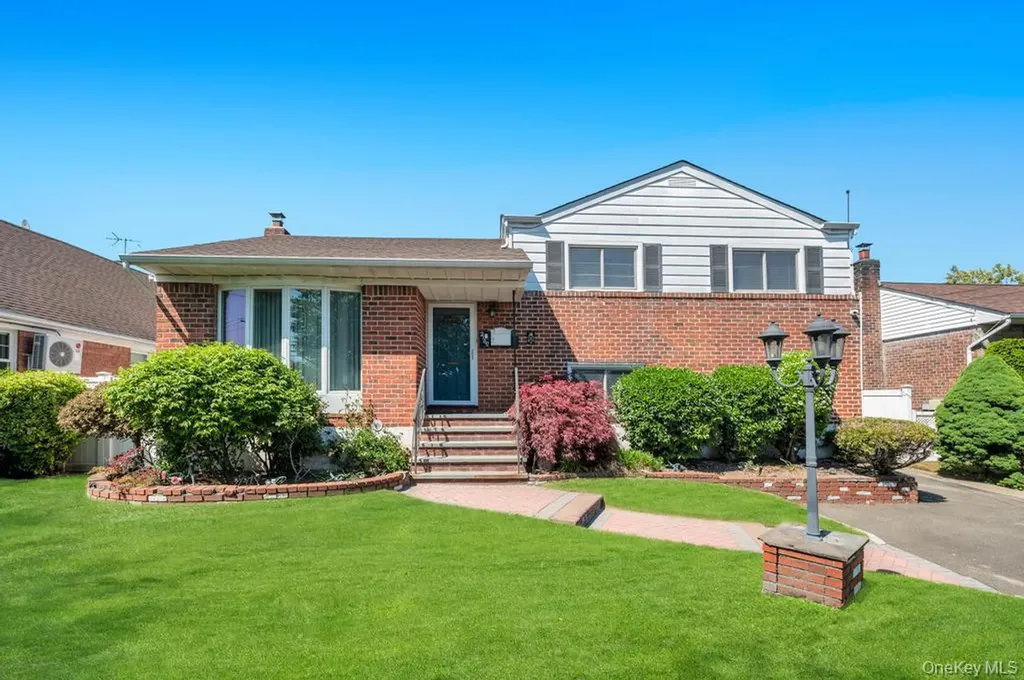 2182 Baylis Avenue Elmont NY 11003