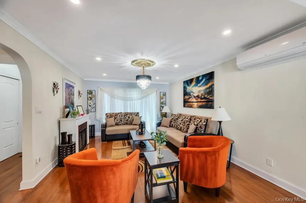 2182 Baylis Avenue Elmont NY 11003
