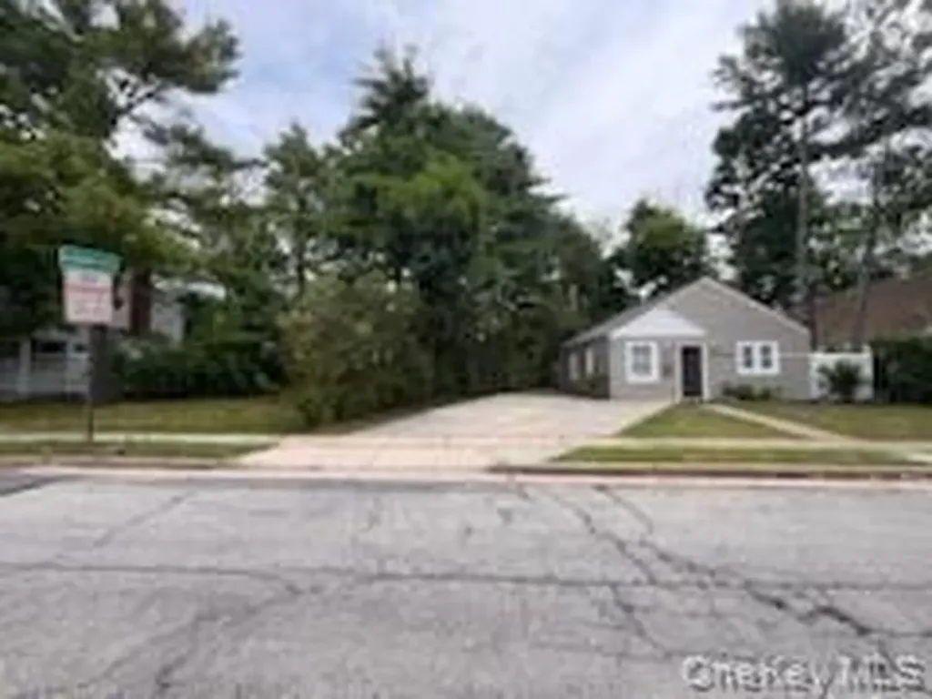44 Commander Avenue Hempstead NY 11550