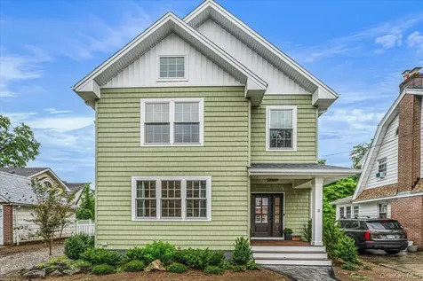 10 Hazel Place Floral Park NY 11001
