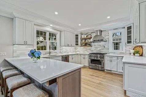 10 Hazel Place Floral Park NY 11001