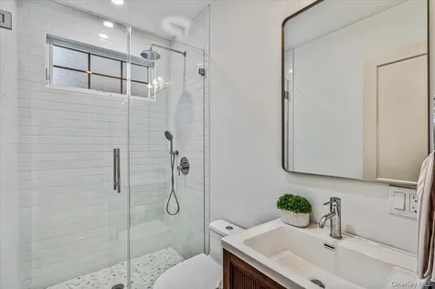 10 Hazel Place Floral Park NY 11001