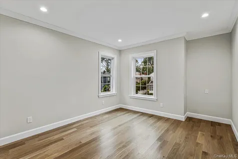 10 Hazel Place Floral Park NY 11001
