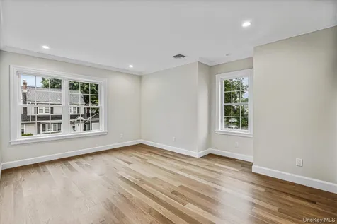 10 Hazel Place Floral Park NY 11001