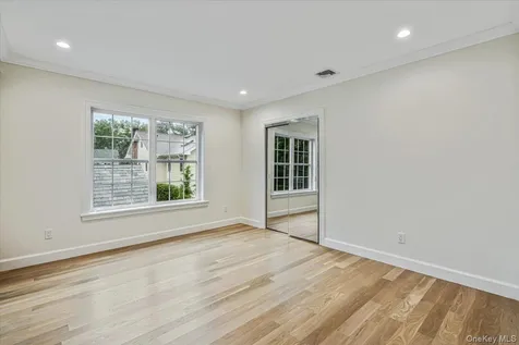 10 Hazel Place Floral Park NY 11001