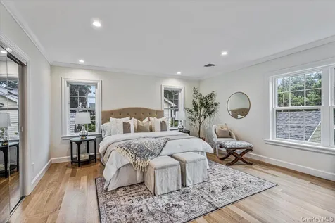10 Hazel Place Floral Park NY 11001