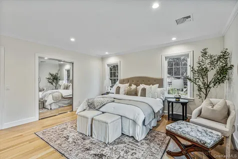 10 Hazel Place Floral Park NY 11001