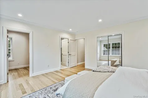 10 Hazel Place Floral Park NY 11001