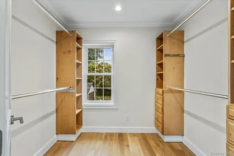 10 Hazel Place Floral Park NY 11001