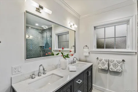 10 Hazel Place Floral Park NY 11001