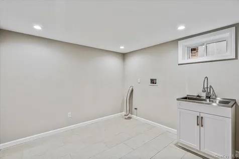 10 Hazel Place Floral Park NY 11001