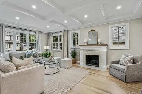 10 Hazel Place Floral Park NY 11001