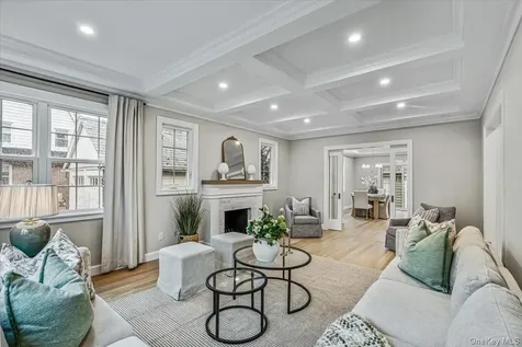 10 Hazel Place Floral Park NY 11001
