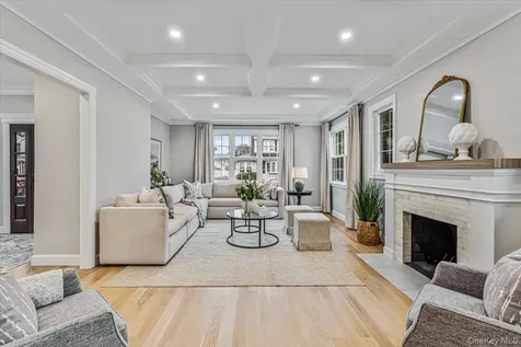 10 Hazel Place Floral Park NY 11001
