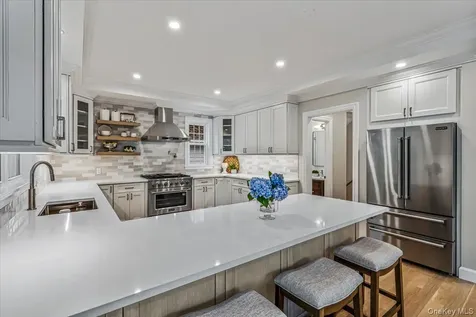 10 Hazel Place Floral Park NY 11001