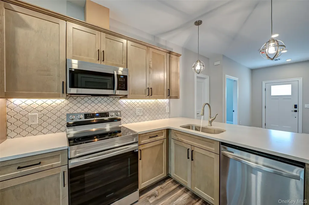 1 Conklin Street Farmingdale NY 11735