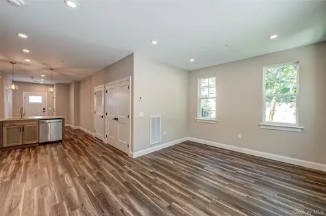 1 Conklin Street Farmingdale NY 11735