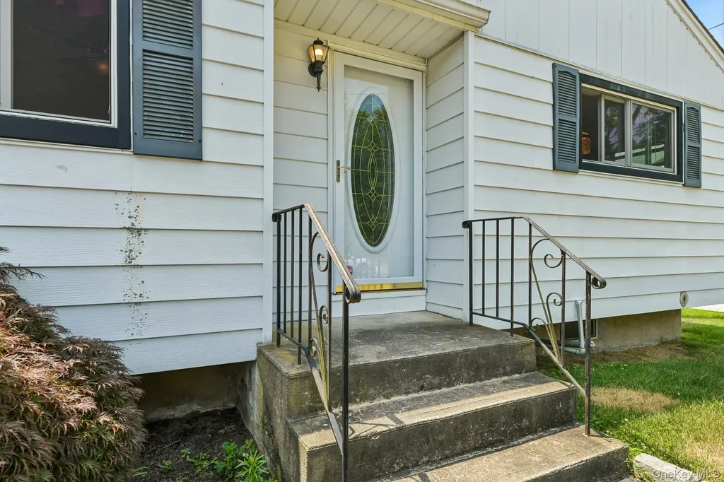 12 Albert Street Shoreham NY 11786