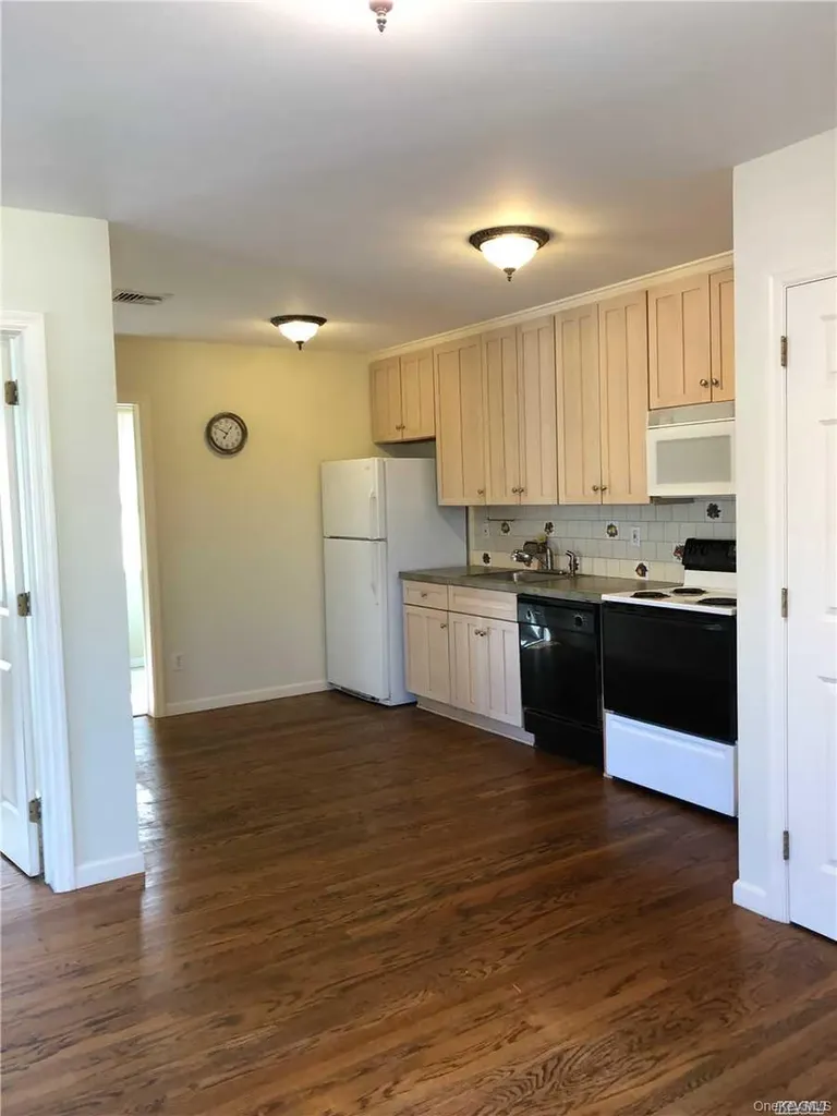 495 Montauk Highway Eastport NY 11941