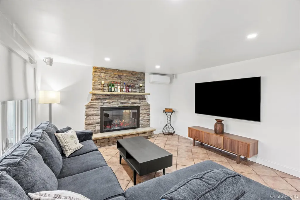 519 Nassau Avenue Freeport NY 11520