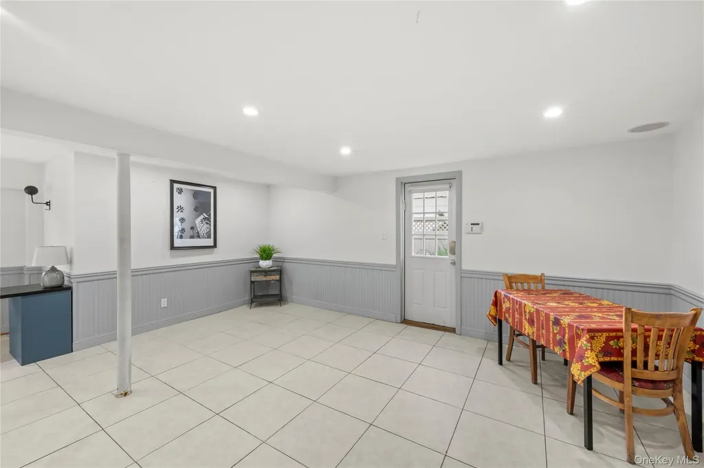 519 Nassau Avenue Freeport NY 11520
