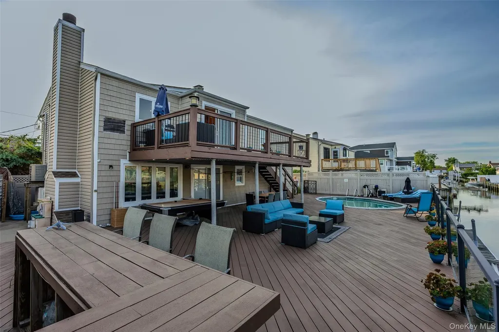 519 Nassau Avenue Freeport NY 11520