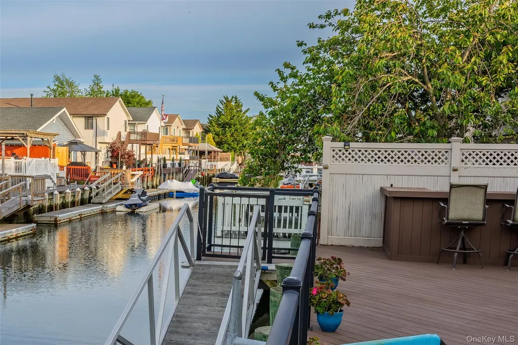 519 Nassau Avenue Freeport NY 11520