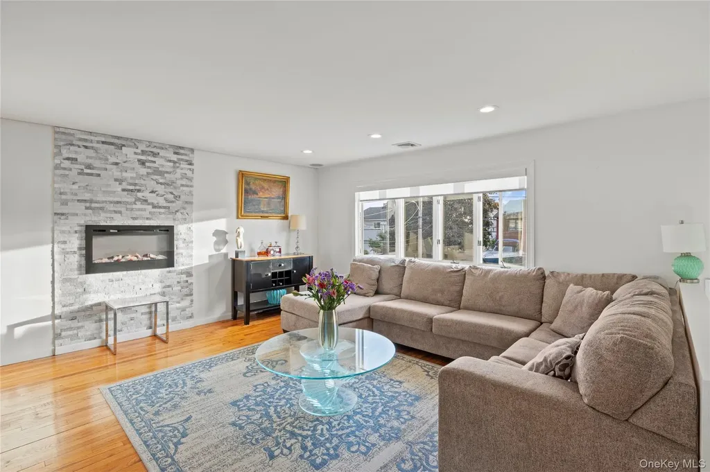 519 Nassau Avenue Freeport NY 11520