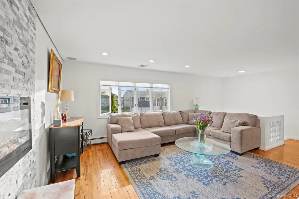 519 Nassau Avenue Freeport NY 11520