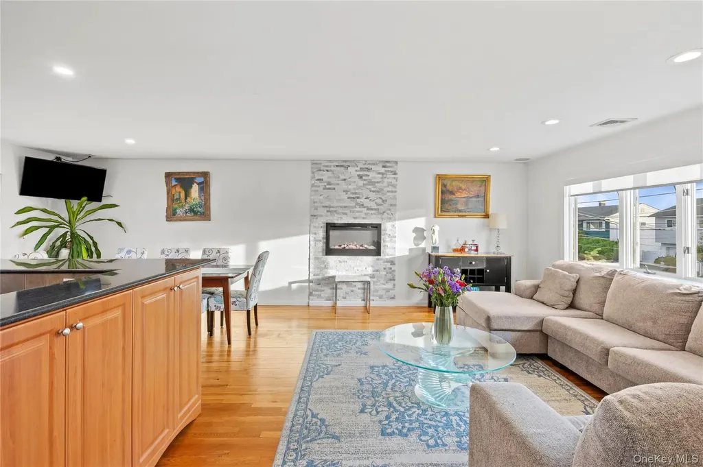 519 Nassau Avenue Freeport NY 11520