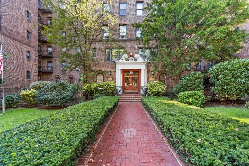 8380 118th Street Kew Gardens NY 11415
