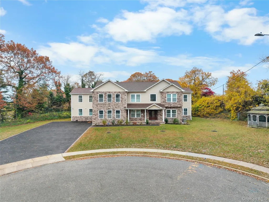 4 Coventry Court Wheatley Heights NY 11798