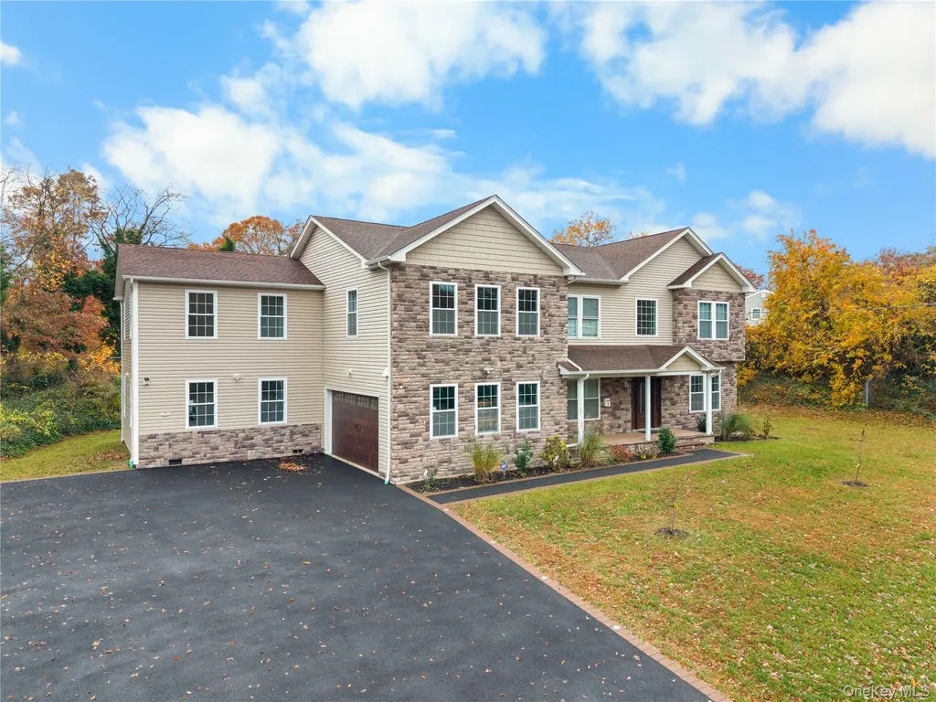 4 Coventry Court Wheatley Heights NY 11798