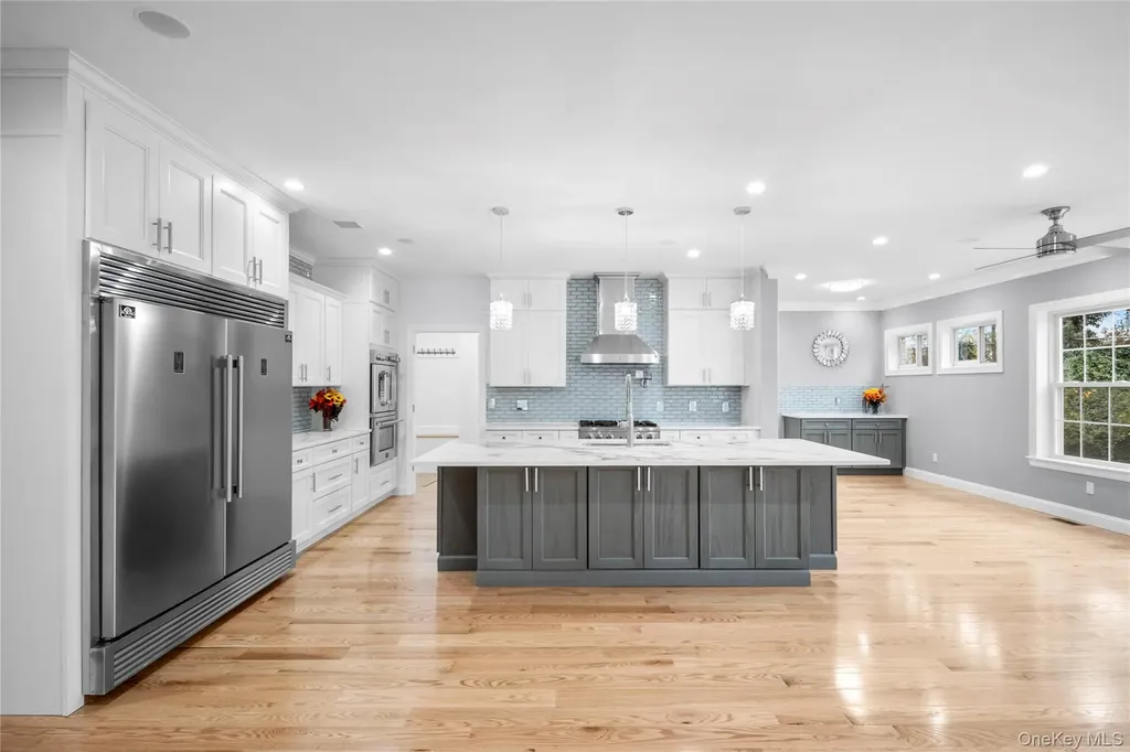 4 Coventry Court Wheatley Heights NY 11798