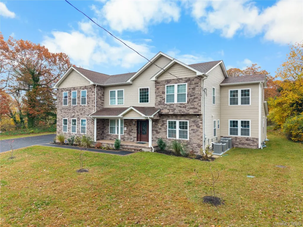 4 Coventry Court Wheatley Heights NY 11798