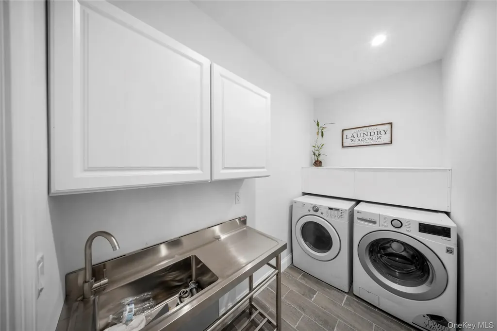 4 Coventry Court Wheatley Heights NY 11798