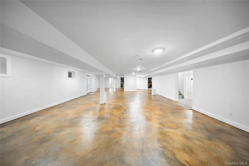 4 Coventry Court Wheatley Heights NY 11798