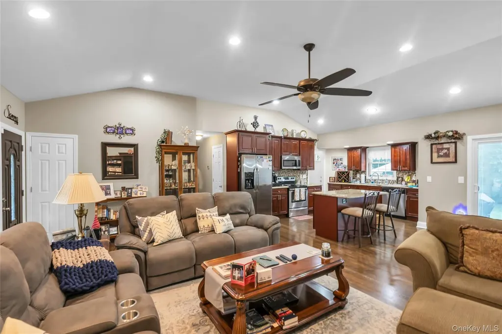 84 Juniper Avenue Ronkonkoma NY 11779