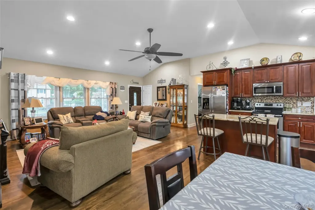 84 Juniper Avenue Ronkonkoma NY 11779
