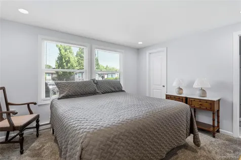 35 Village Circle S Manorville NY 11949
