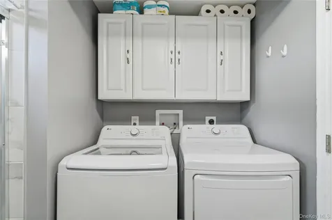 35 Village Circle S Manorville NY 11949