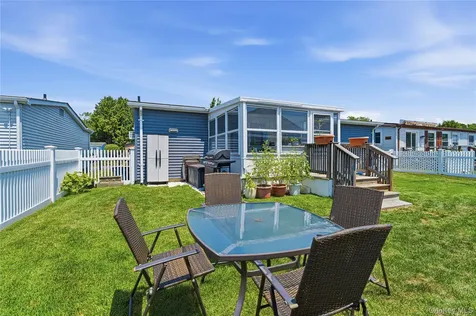 35 Village Circle S Manorville NY 11949